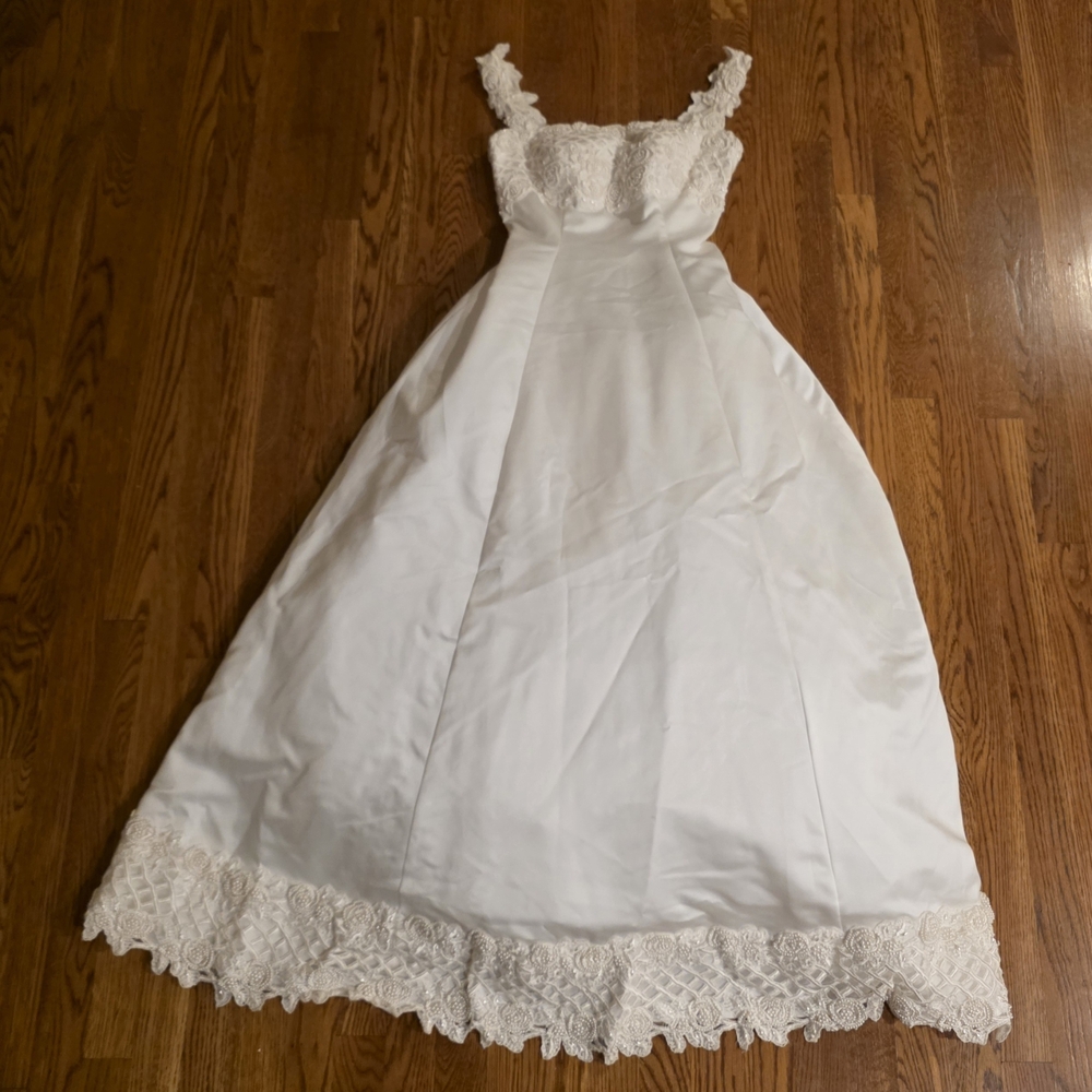 Vintage 90's Wedding Dress Pearl Rose Trim With  6ft+ Train Size 1/2